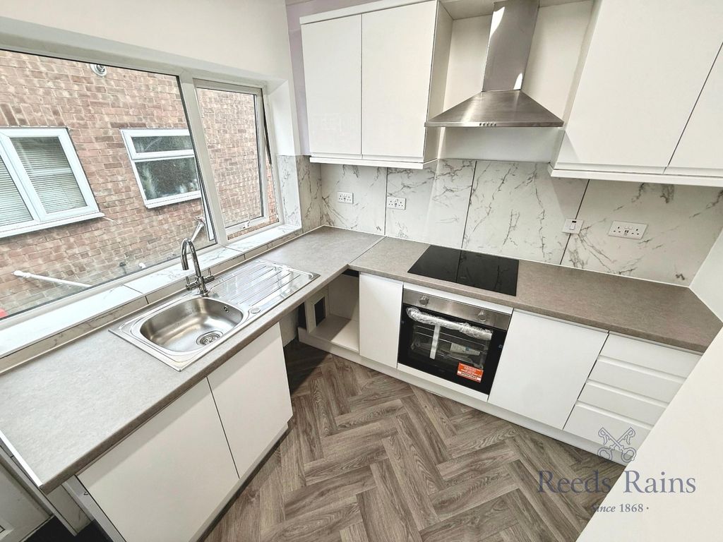 Property photo 2 of 18 Picture No. 14