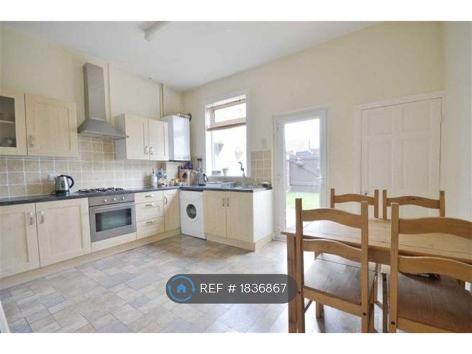 Property photo 3 of 7 Kitchen Diner