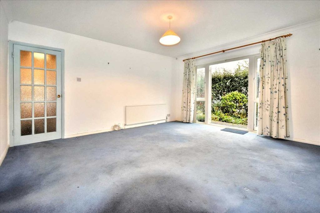 Property photo 2 of 10 Lounge