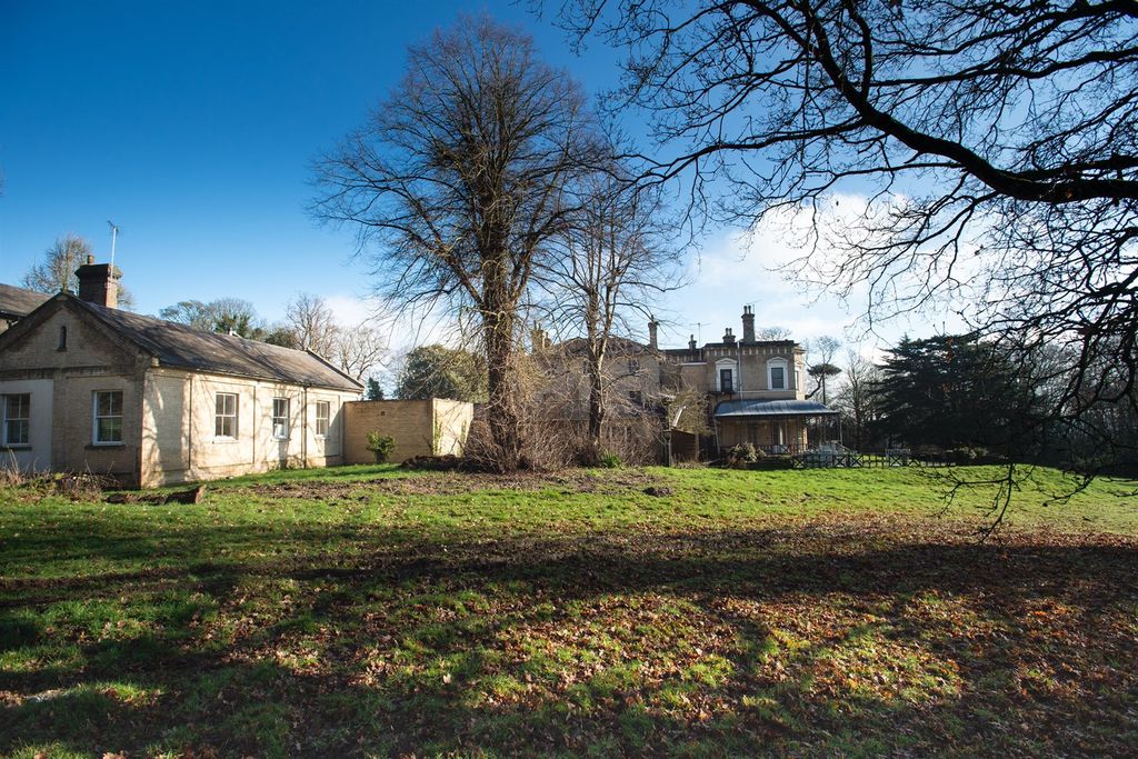 Property photo 1 of 17 Cedar House