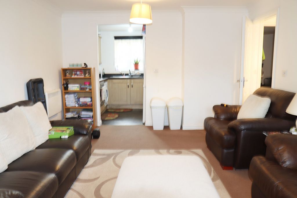Property photo 3 of 8 Gallery