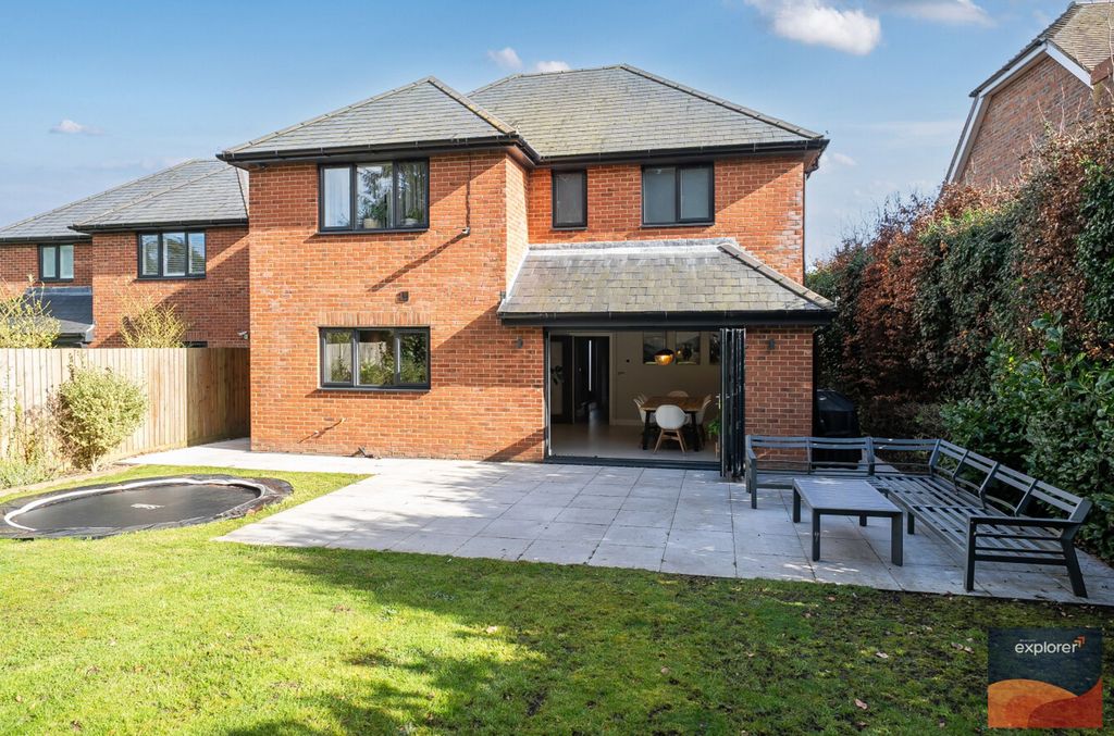 Property photo 2 of 28