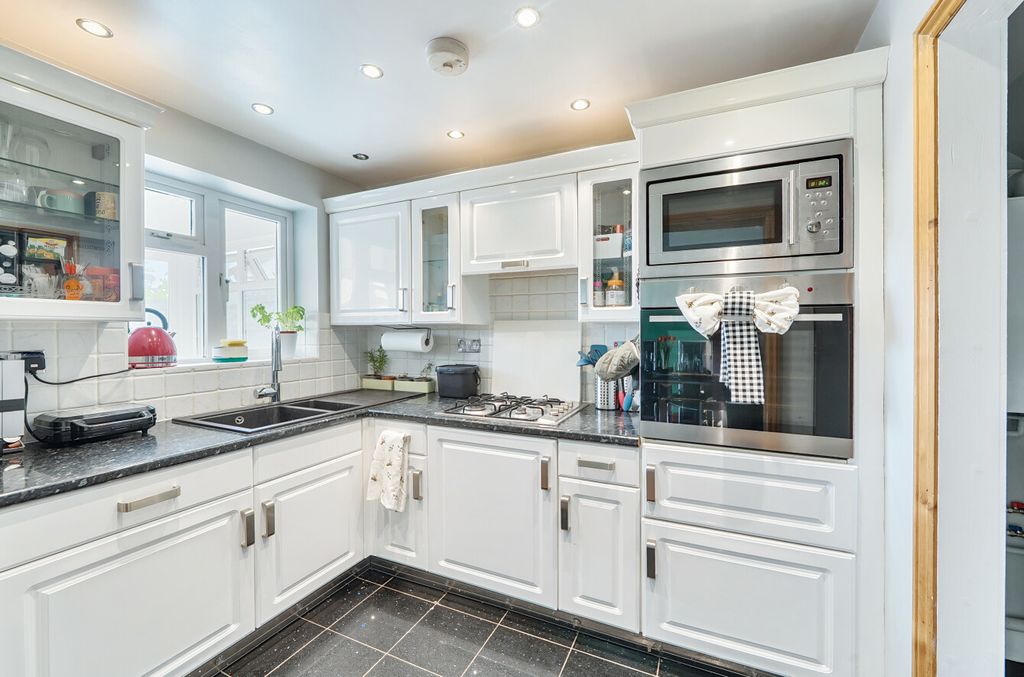 Property photo 3 of 15 1328535-23-688399...