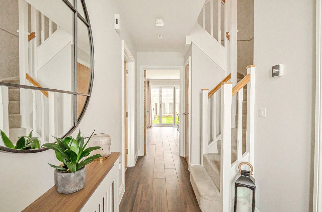 Additional image 7 of 5 bed detached house to rentPembers Farm Avenue, Fair Oak, Eastleigh, Hampshire SO50