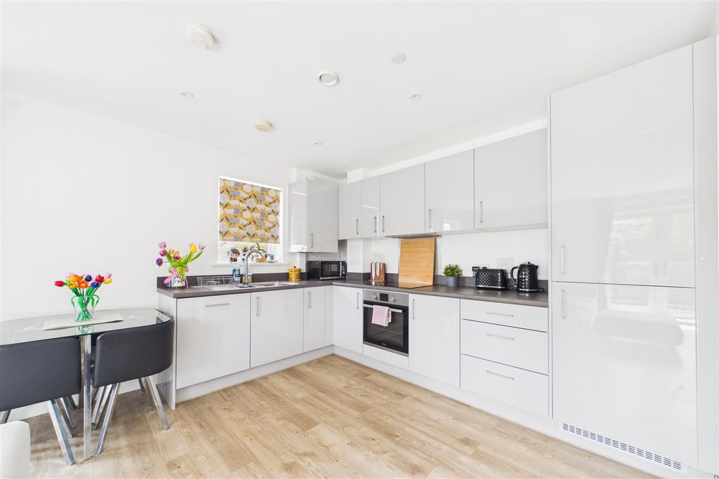 Property photo 3 of 14 Cam01894G0-Pr0288-Still002.Jpg