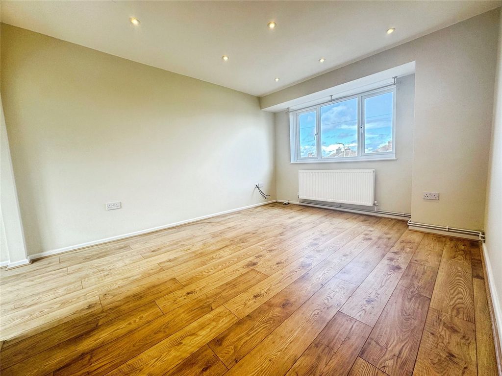 Property photo 2 of 11 Picture No. 03