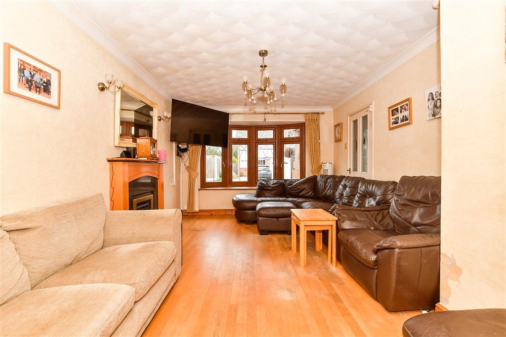 Property photo 2 of 13 Lounge