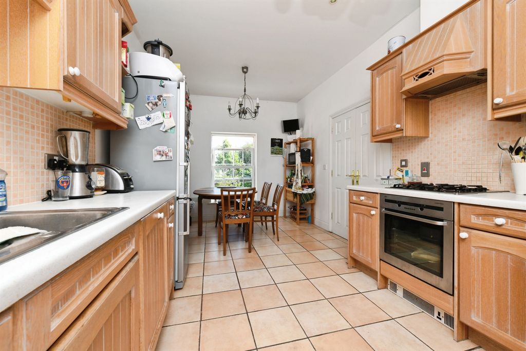 Property photo 3 of 22