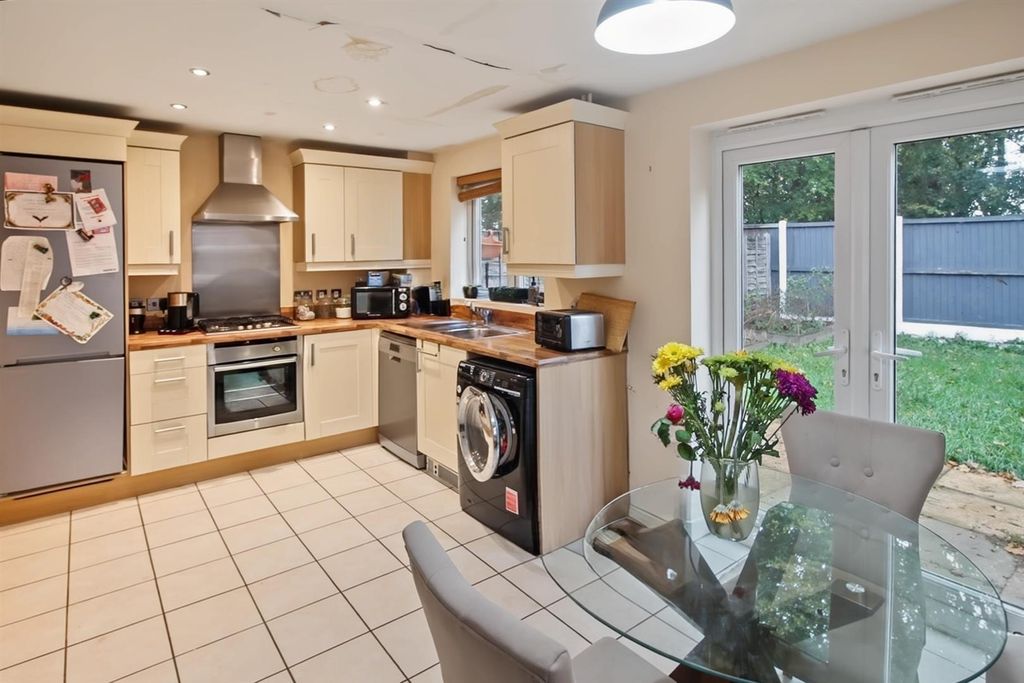 Property photo 3 of 10 Kitchen/Diner