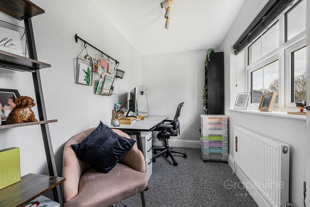 Additional image 17 of 4 bed semi-detached house for saleDavis Street, Hurst RG10