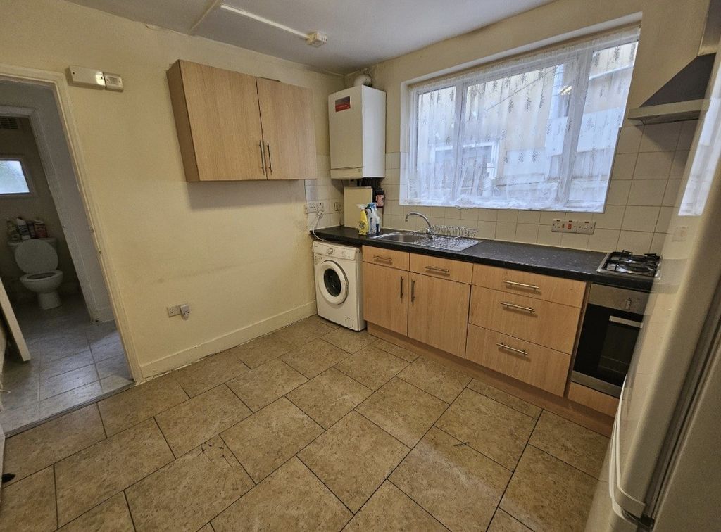 Property photo 3 of 6
