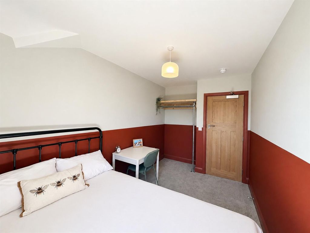 Property photo 2 of 8 Room 3.Png