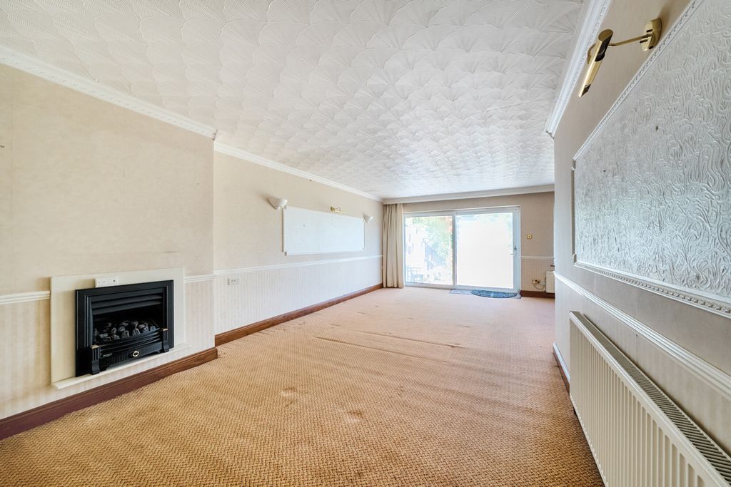 Property photo 2 of 20 1325978-3-686Fe2d...