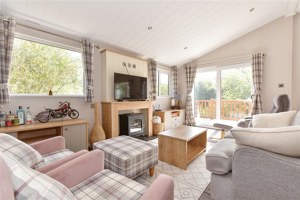 Property photo 1 of 10 Kitchen/ Living Area