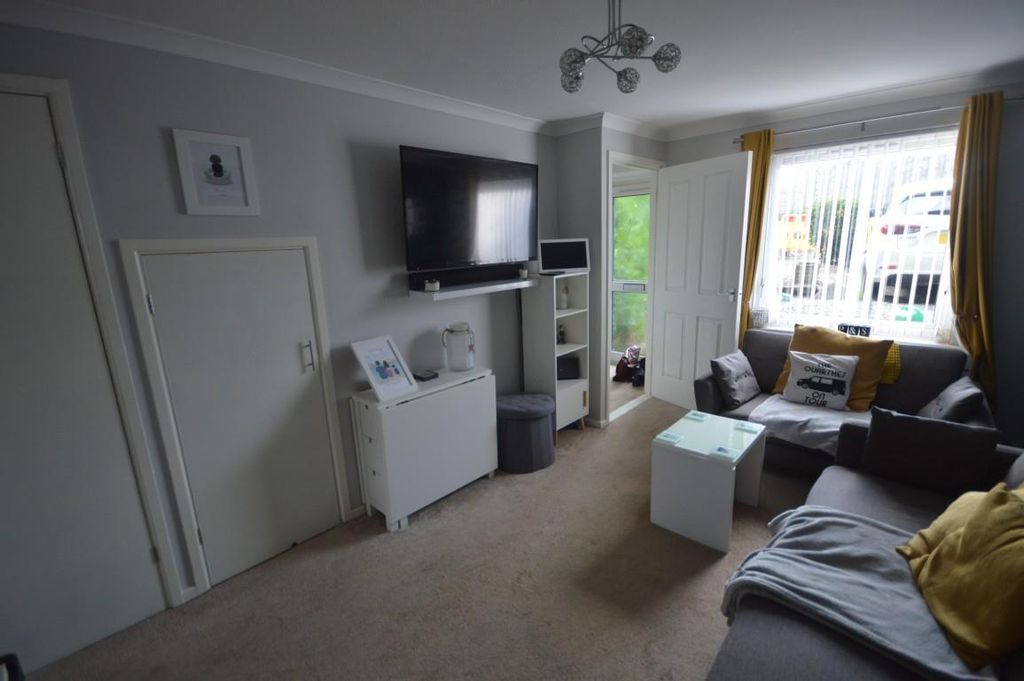 Property photo 3 of 14 Dsc_0012 (Medium).Jpg