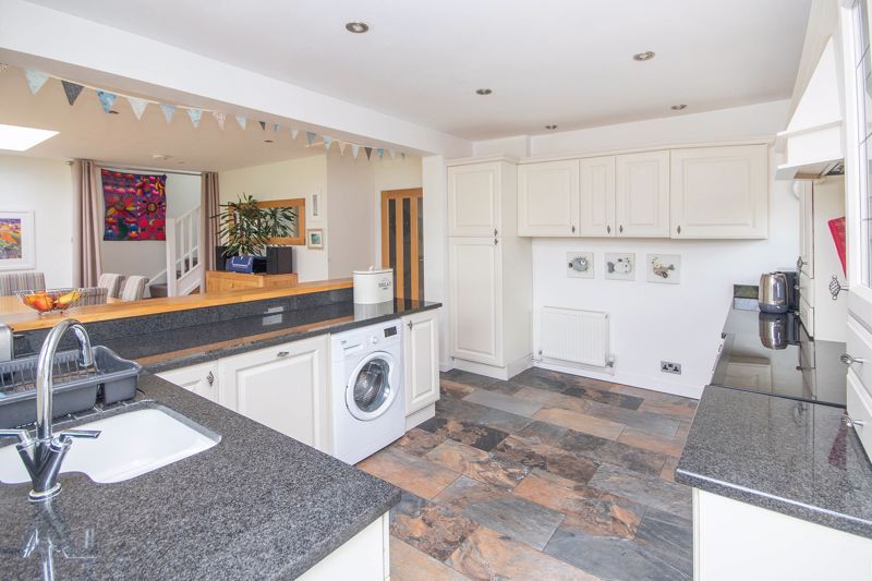 Property photo 3 of 19 Kitchen