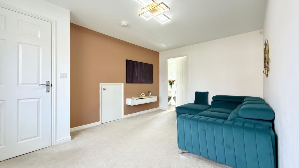 Property photo 2 of 20 Lounge