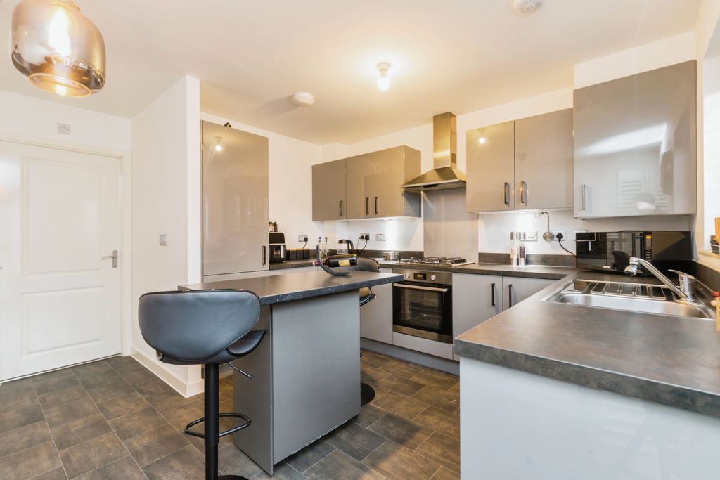 Property photo 2 of 17 Dining Kitchen