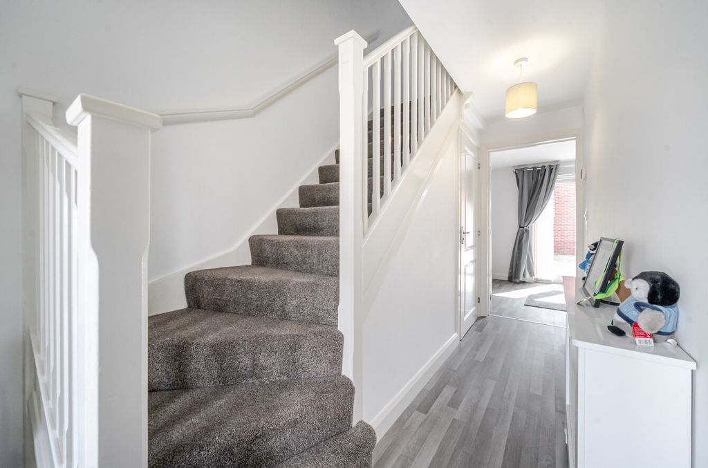 Property photo 2 of 21 1343885-2-68B5931...