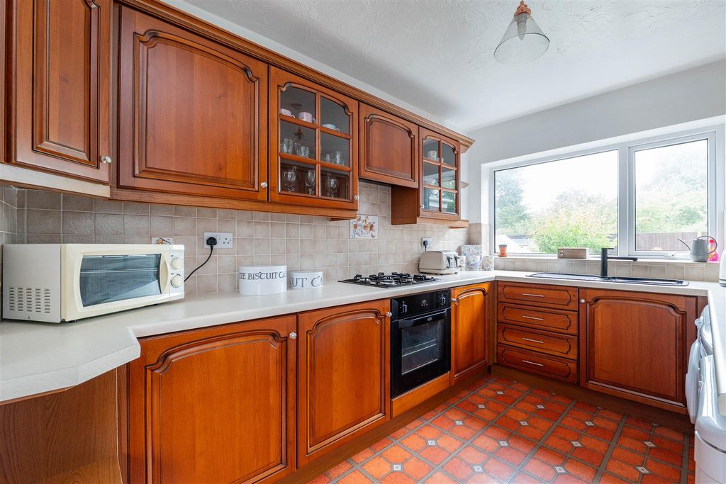 Property photo 3 of 23 Kitchen