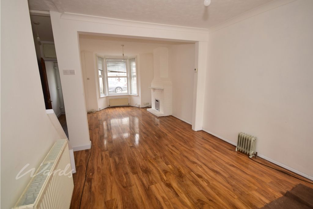 Property photo 3 of 12 Livingstone Dinin...