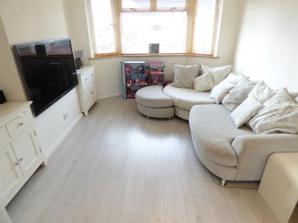 Property photo 2 of 7 3933972