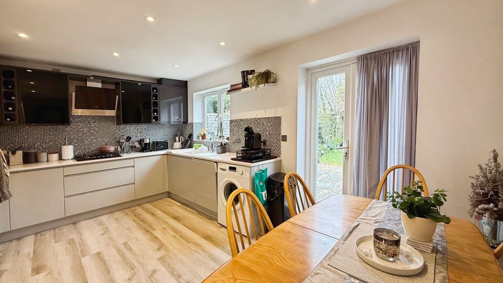 Property photo 3 of 15 Kitchen/Dining Room