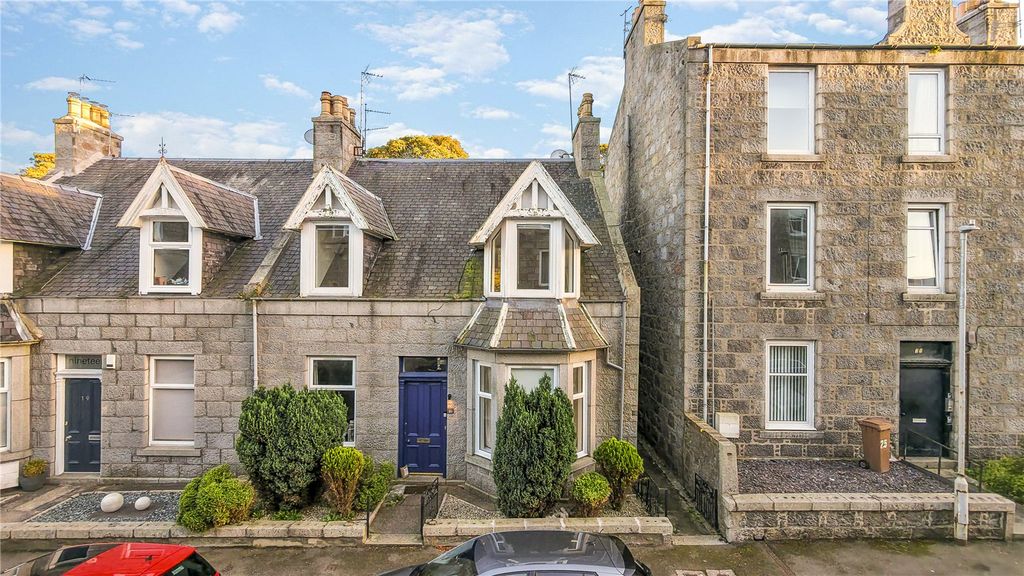 Property photo 1 of 16 Chestnut Row