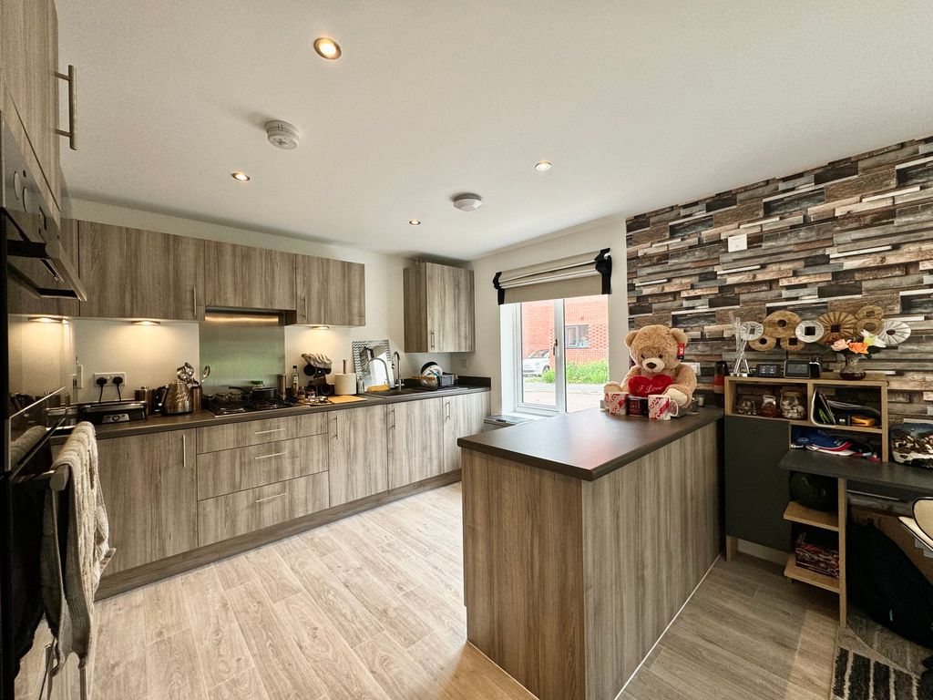 Property photo 2 of 12 Kitchen
