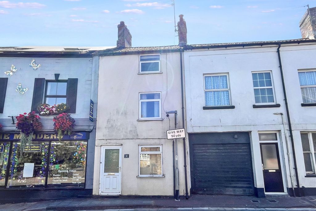 Property photo 1 of 16 10 South Street, Crewkerne, South Somerset, Ta18 8Da