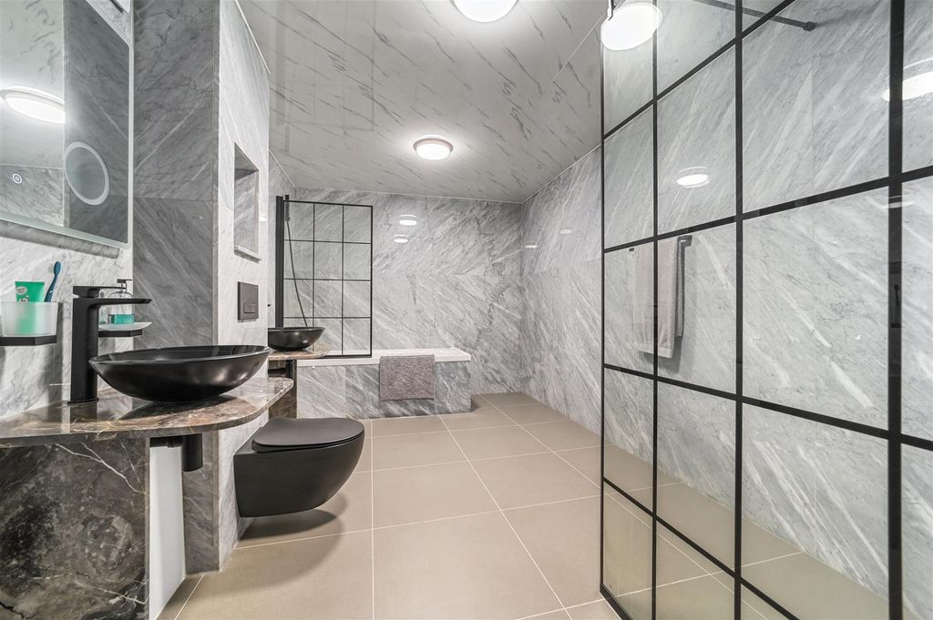 Property photo 3 of 20 En-Suite Bathroom To Bedroom Three