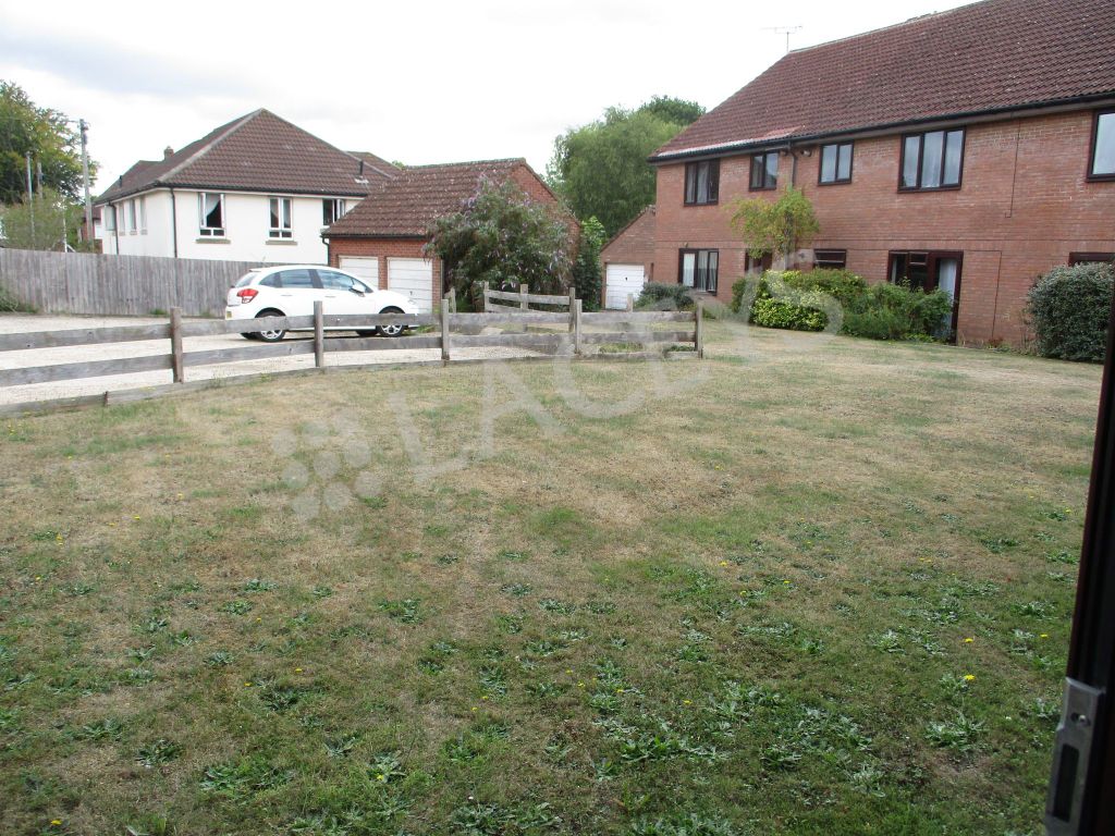 Property photo 2 of 6 Communal Gardens