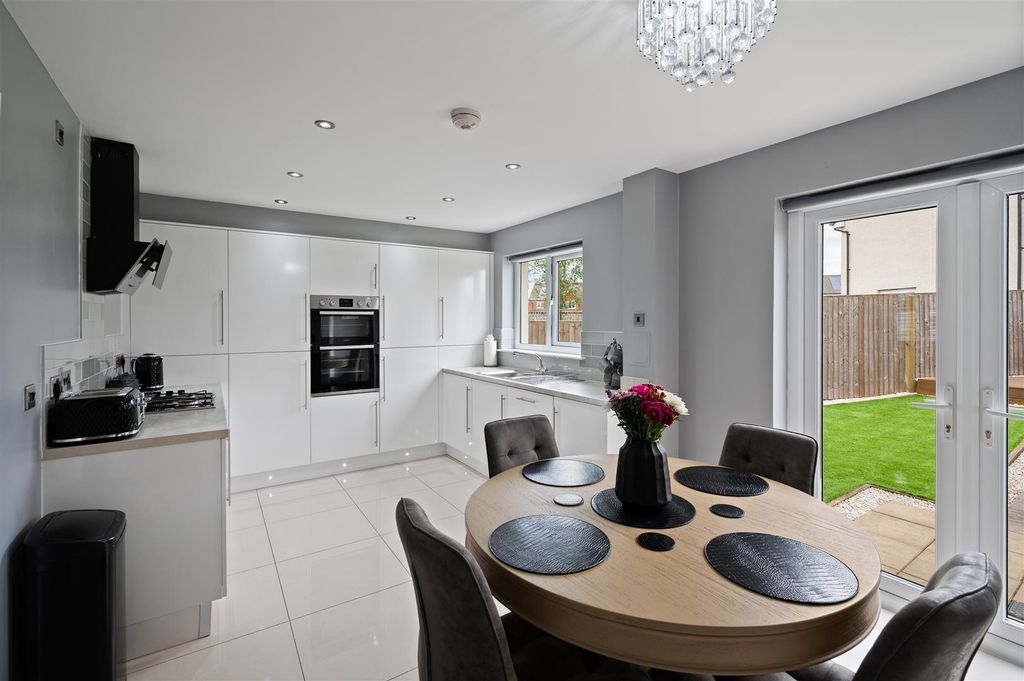 Property photo 3 of 38 6.Jpg