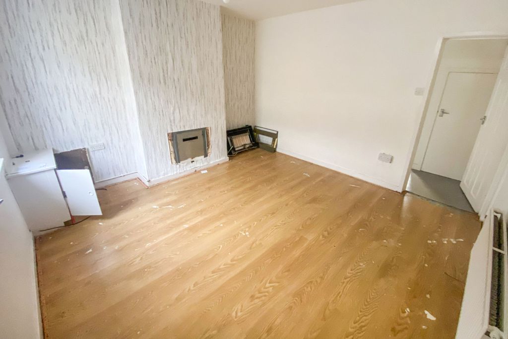 Property photo 2 of 16 36 Duke Street, Cleator Moor Ca25 5Bg