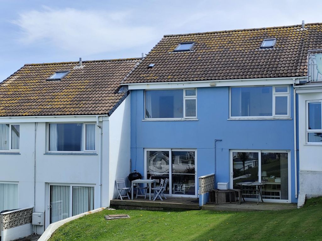 Property photo 3 of 19 External