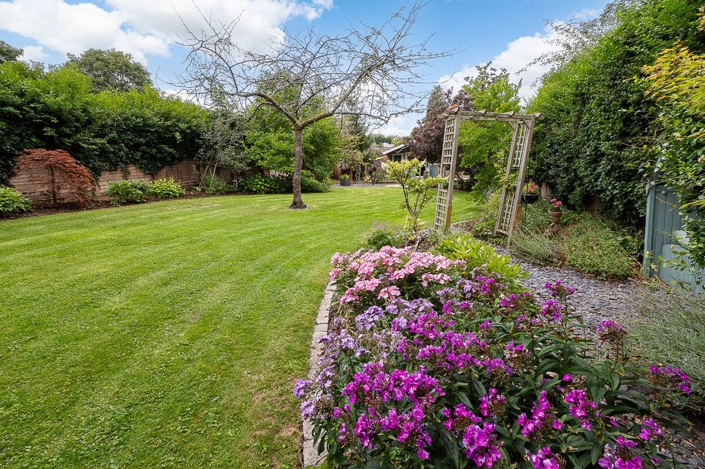 Property photo 3 of 27 Garden