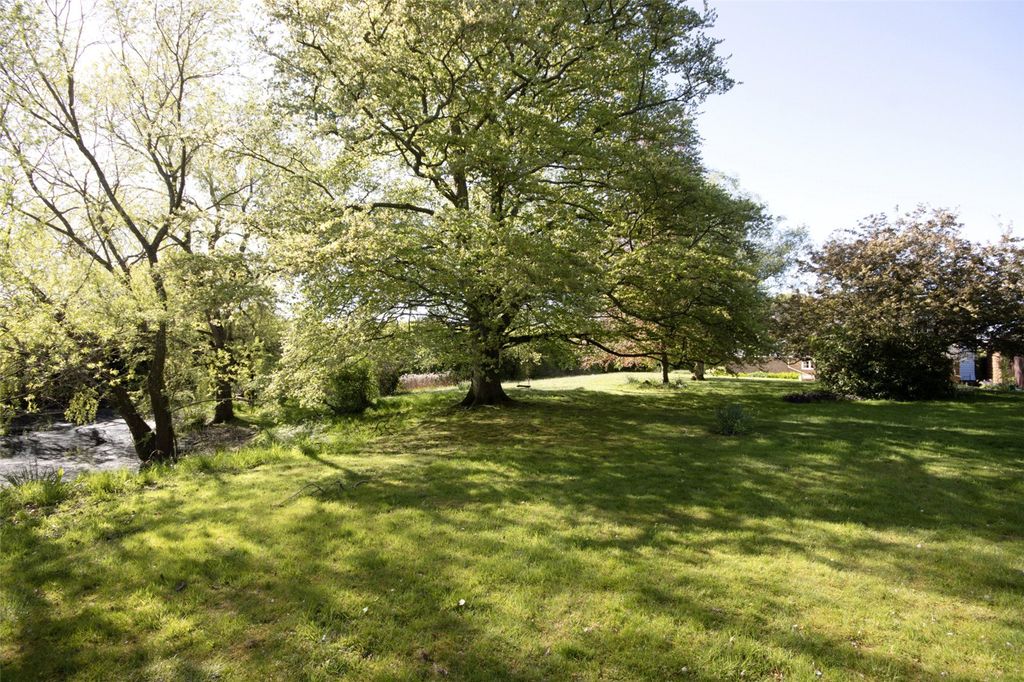 Property photo 3 of 19 Garden