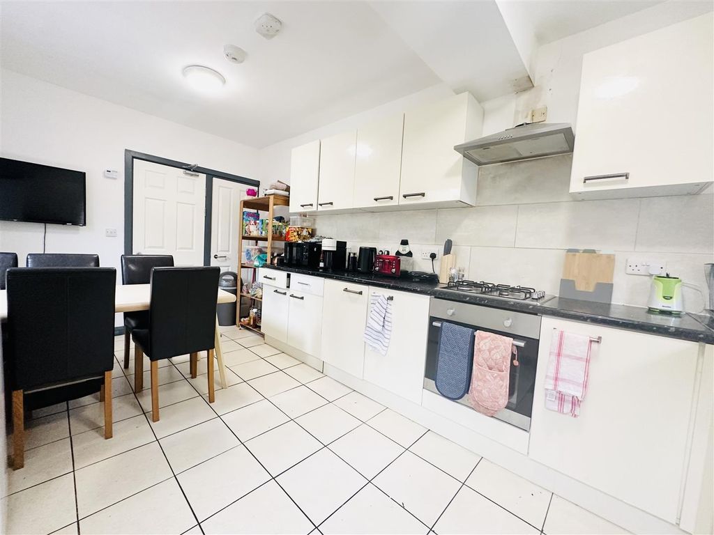 Property photo 1 of 14 Kitchen/Dining