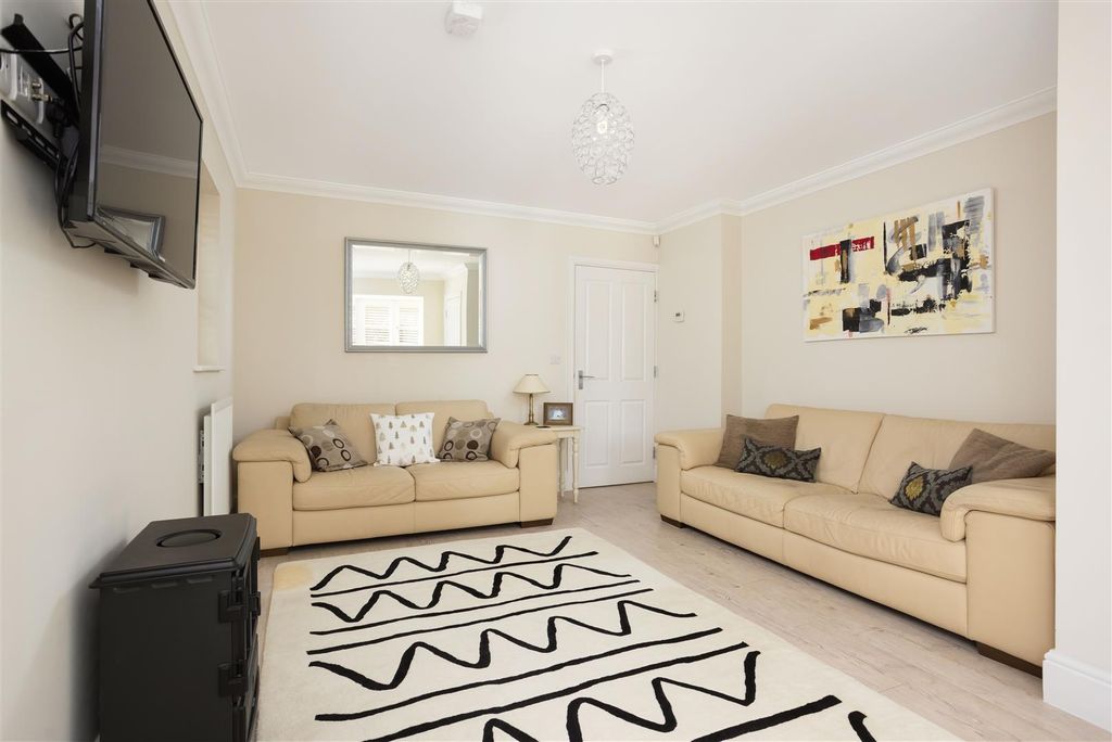 Property photo 3 of 21 00003.Jpg