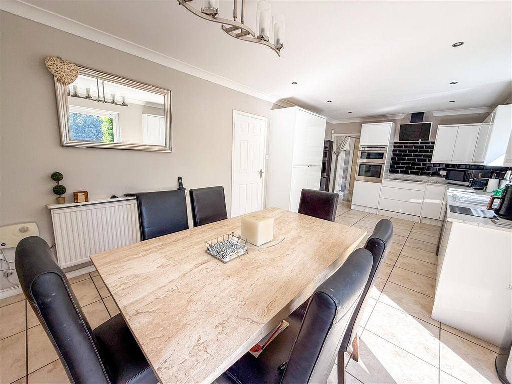 Property photo 3 of 23 Kitchen/Diner