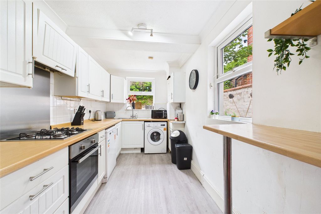 Property photo 3 of 8 Picture No. 12
