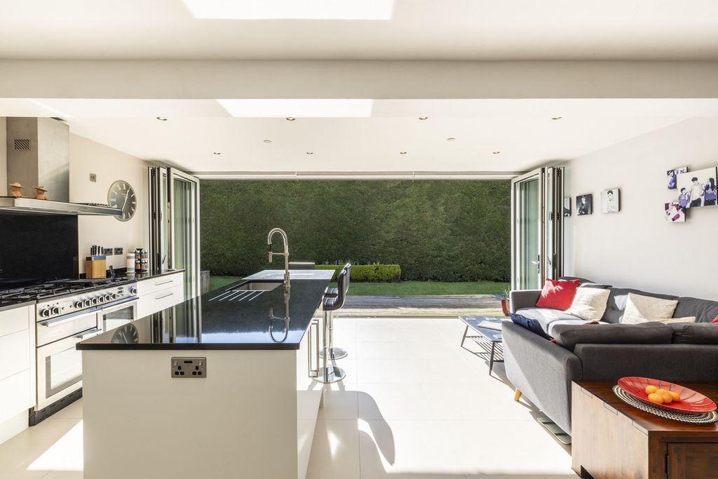 Property photo 3 of 23