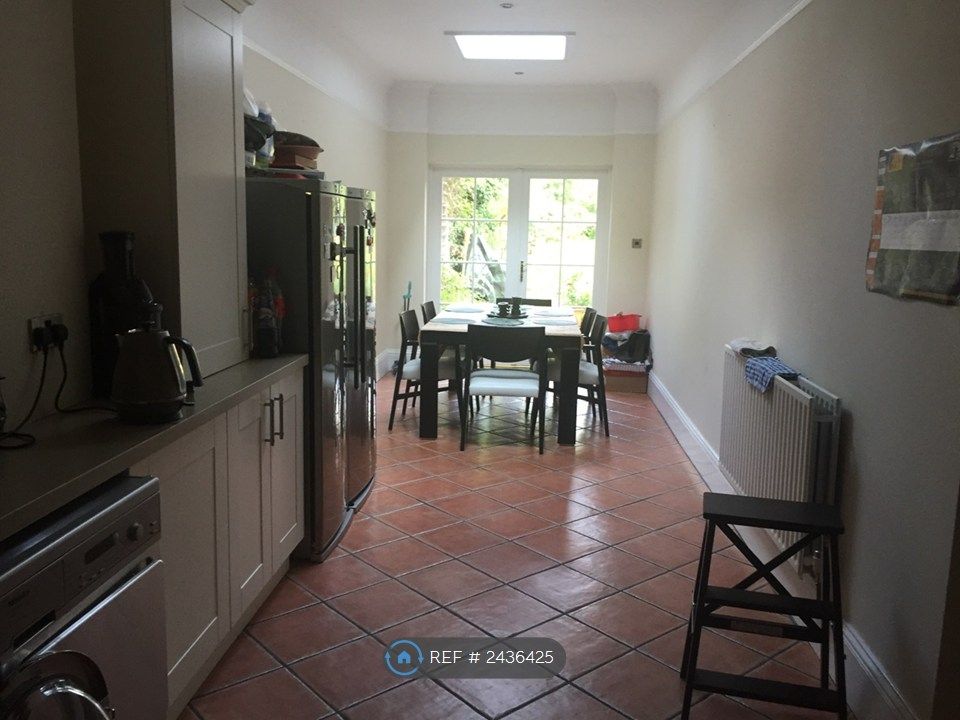 Property photo 3 of 11 Kitchen