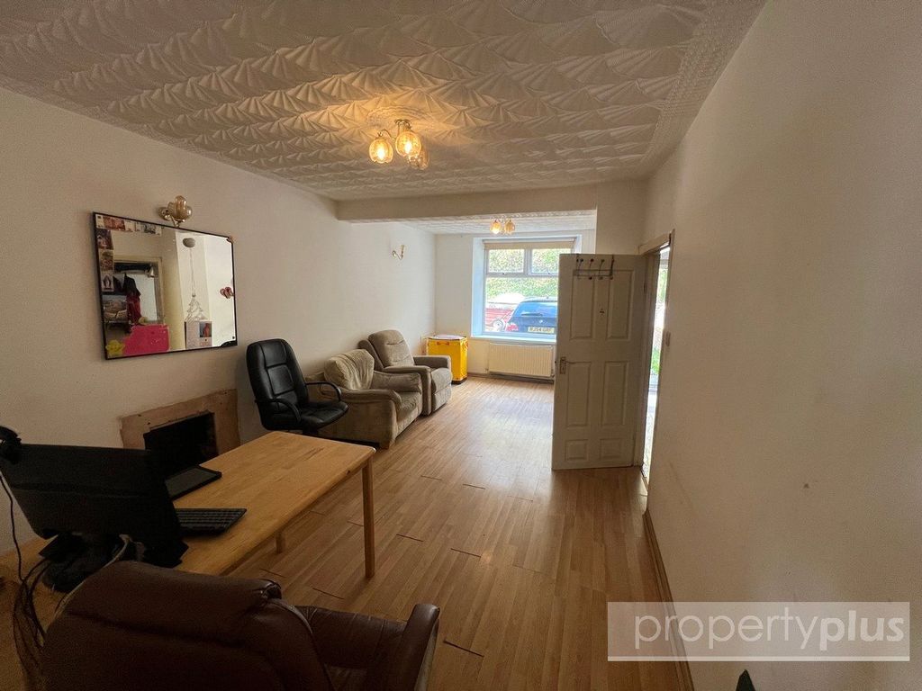 Property photo 3 of 16 Picture No. 02