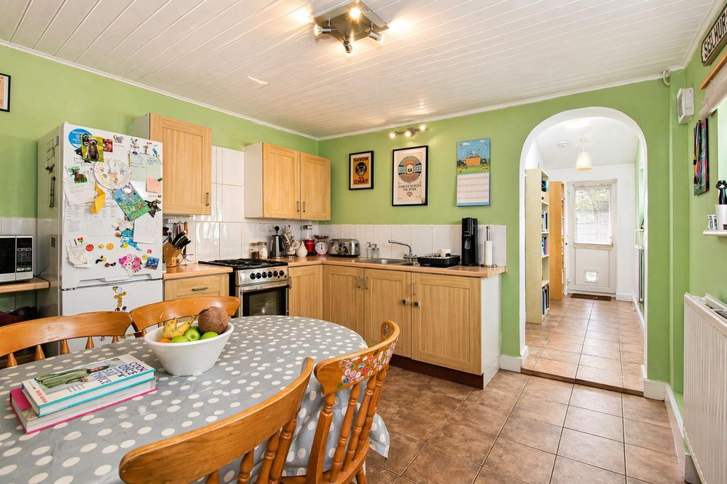 Property photo 3 of 15 Kit.Jpg