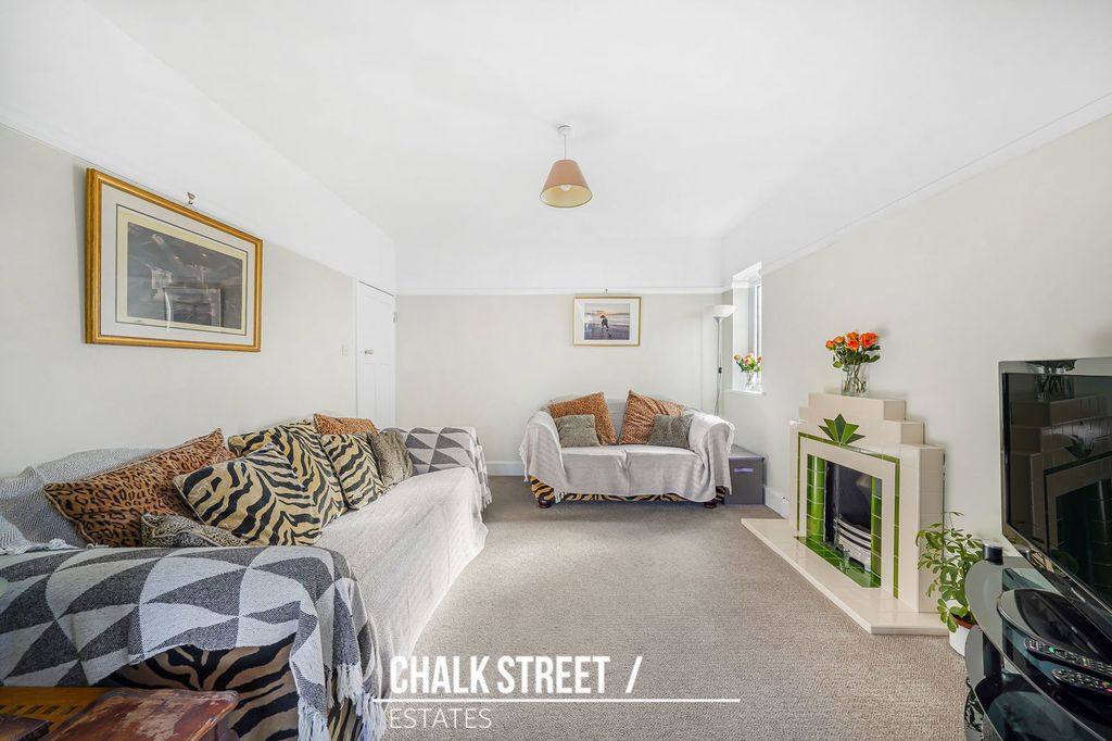 Property photo 3 of 25