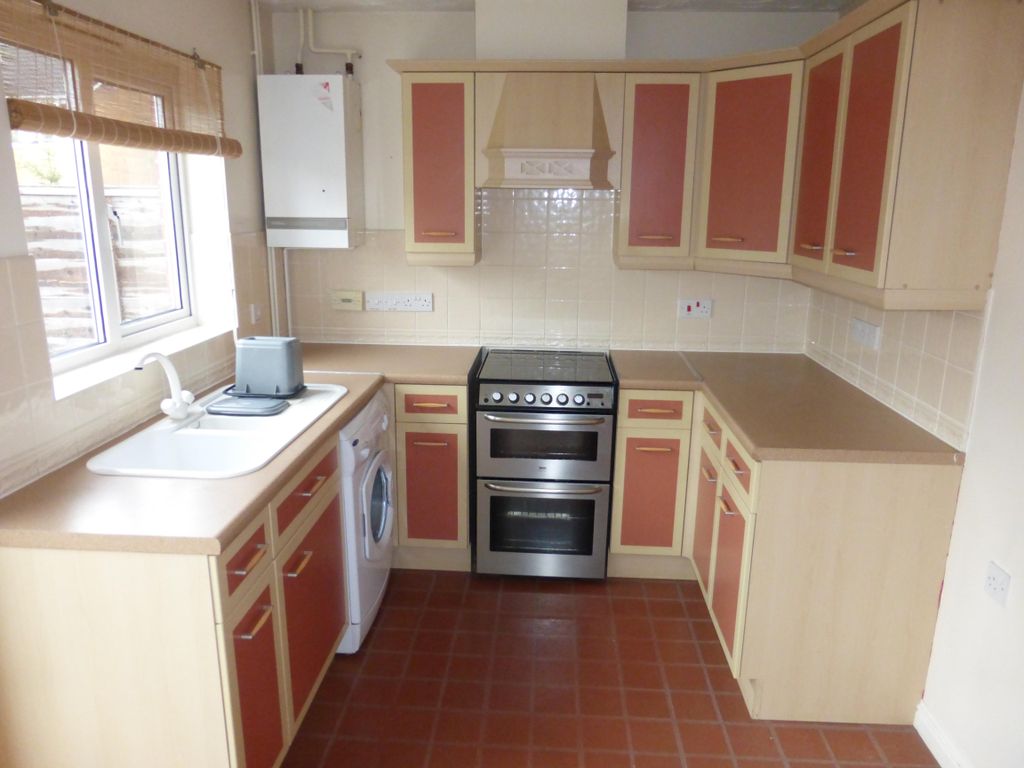 Property photo 2 of 7 Kitchen