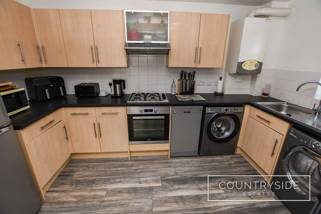 Property photo 3 of 7 Kitchen