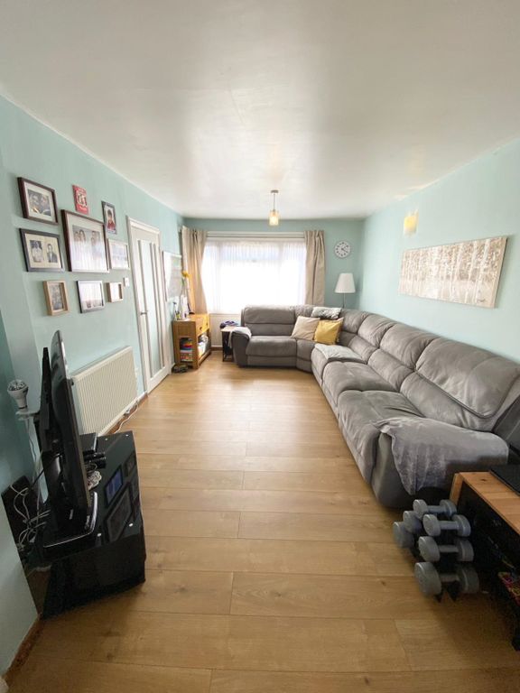 Property photo 2 of 17 2 Lounge