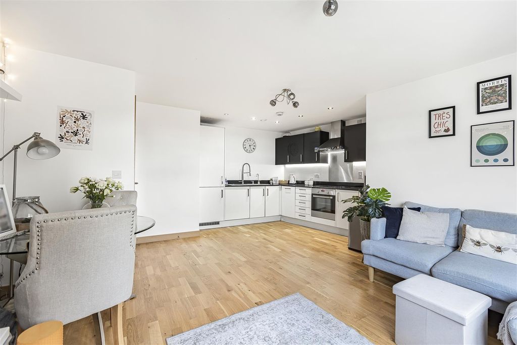 Property photo 2 of 16 4_63794.Jpg